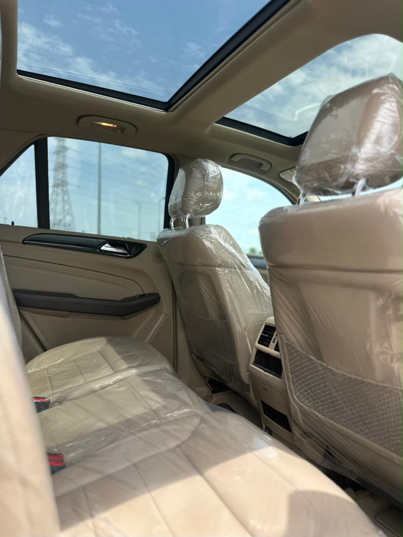 
								Giveaway Deal‼️‼️‼️ (152k Mileage) Grade A Foreign Used 2015 on belt Mbenz Ml400 car is in pristine condition (Pure Accident Free) Full Option (Keyless, Power Boot, Double Pano Roof, Mini Freezer & More) with 2026 May Entry Duty going for just 30m with only 1m sambo with me (Moveable) Lugbe Abuja📍 ZERO CHAIN DEAL full									