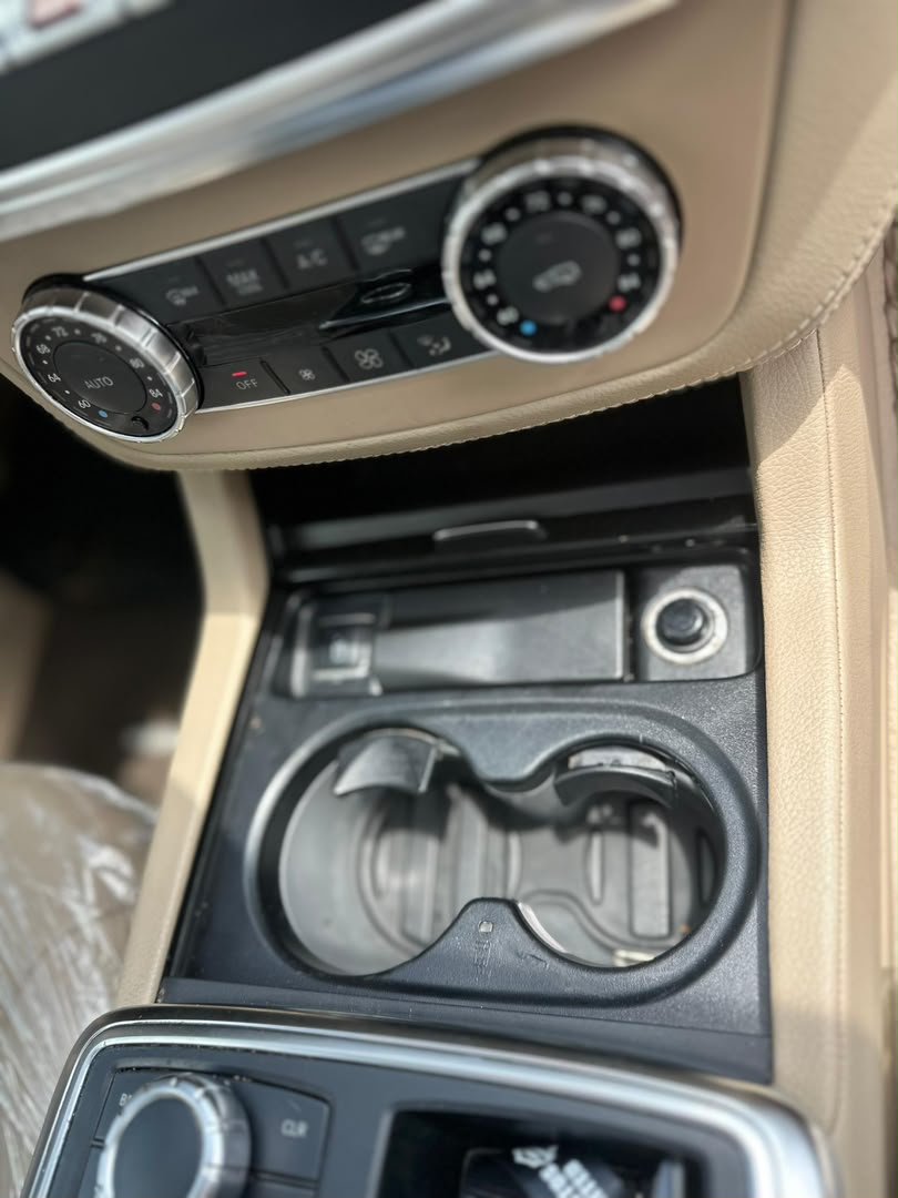 
								Giveaway Deal‼️‼️‼️ (152k Mileage) Grade A Foreign Used 2015 on belt Mbenz Ml400 car is in pristine condition (Pure Accident Free) Full Option (Keyless, Power Boot, Double Pano Roof, Mini Freezer & More) with 2026 May Entry Duty going for just 30m with only 1m sambo with me (Moveable) Lugbe Abuja📍 ZERO CHAIN DEAL full									