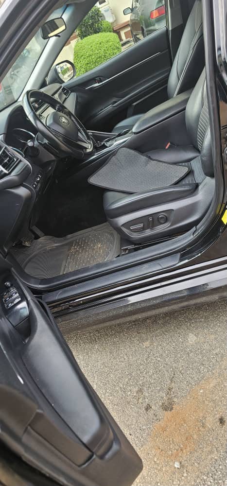 
								NEW ENTRY FOREIGN USED 🛥️TOYOTA CAMRY SPORTS EDITION 2020 MODEL 🇱🇷WITH ,LEATHER SEATS AND A CLEAN INFOTAINMENT SYSTEM  WITH 2026 ORIGINAL  CUSTOM DUTY  PRICE:#23 MILLION NAIRA ONLY🏦LOCATION  Abuja full									