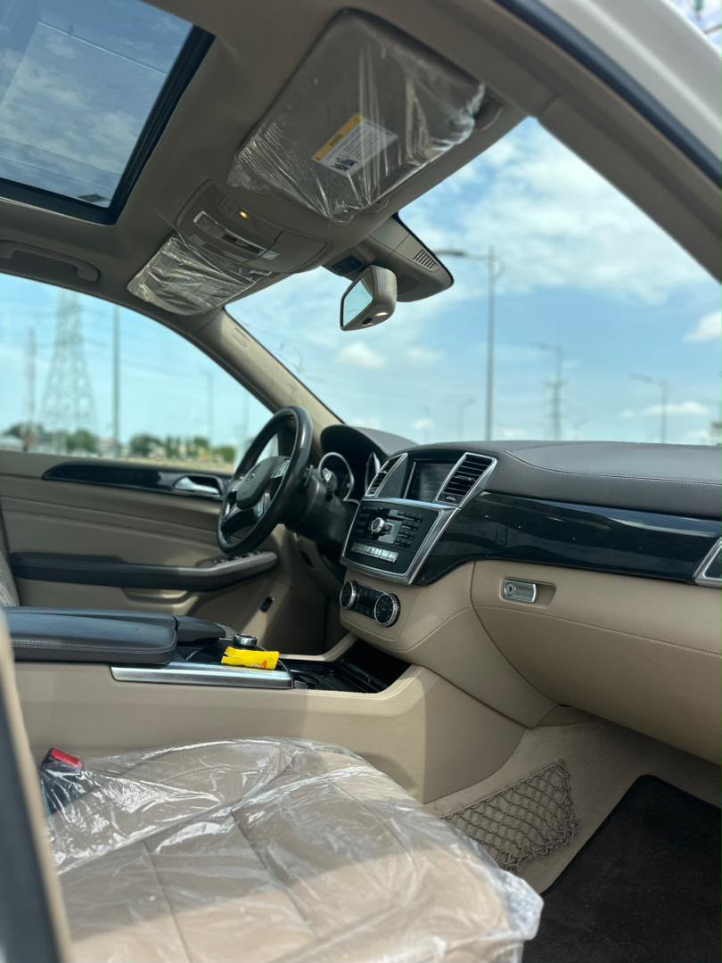 
								Giveaway Deal‼️‼️‼️ (152k Mileage) Grade A Foreign Used 2015 on belt Mbenz Ml400 car is in pristine condition (Pure Accident Free) Full Option (Keyless, Power Boot, Double Pano Roof, Mini Freezer & More) with 2026 May Entry Duty going for just 30m with only 1m sambo with me (Moveable) Lugbe Abuja📍 ZERO CHAIN DEAL full									