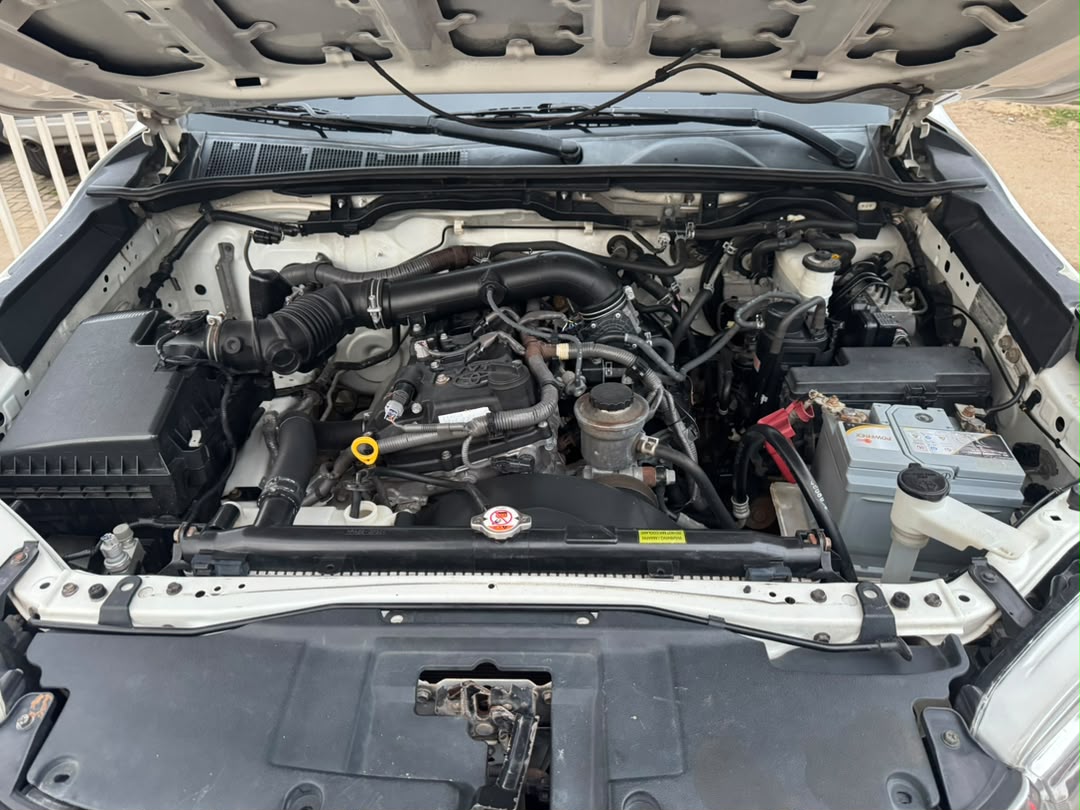 
								Very clean Toyota Hilux 2018 Manual is available price 38 million full									