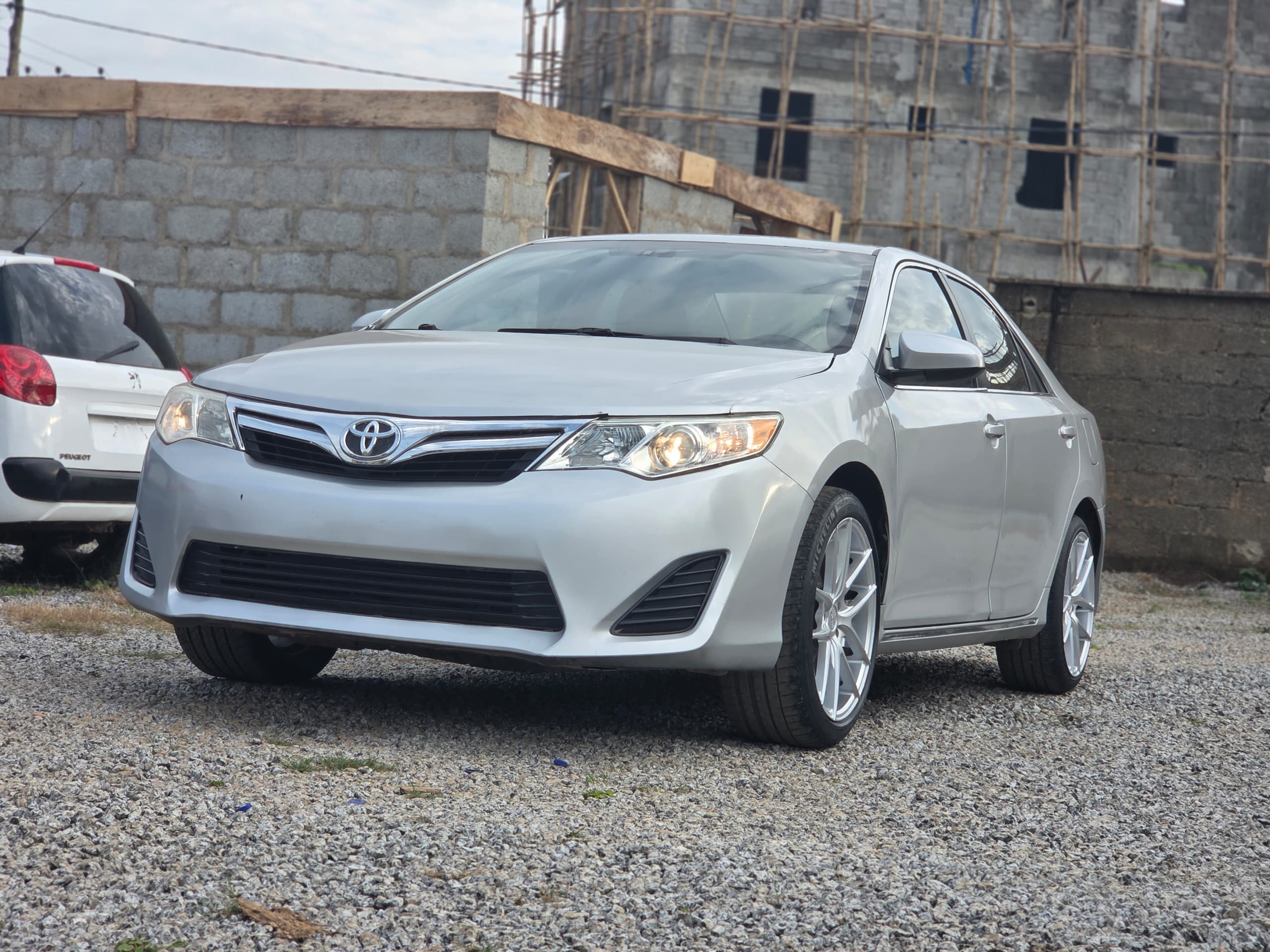 
								Mad Distress alert ⚠️ 📢 Foreign used Toyota Camry le 2013 model with original custom Duty firstbody untampered engine and gear Ac Factory fitted buy and drive absolutely nothing to fix  👉12.5m buyer settle 200k location Abacha Road nyanya Abuja deal Car is with me directly full									