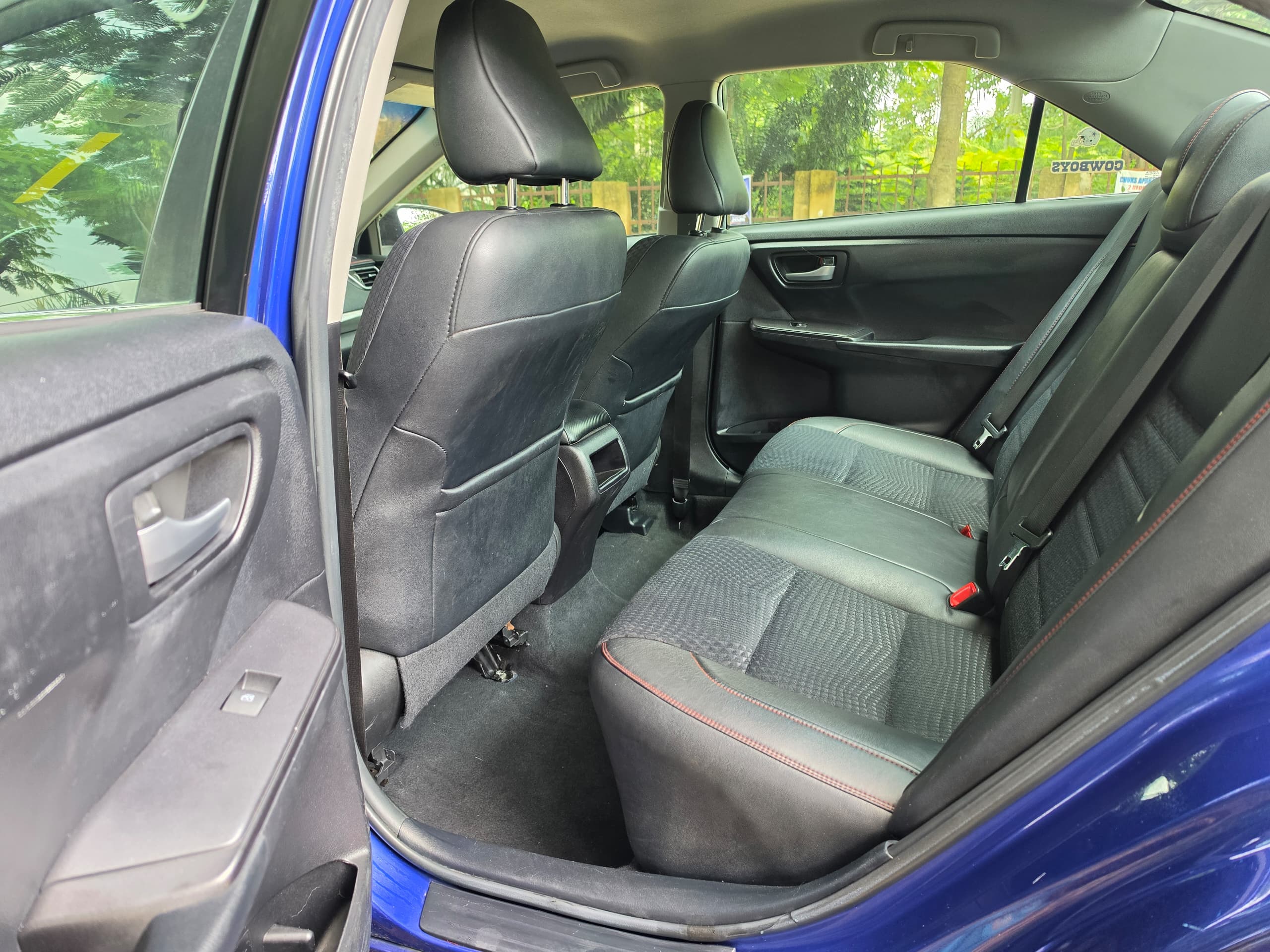 
								QUICKEST SWEET DEAL:  EXTREMELY SHARP HIGEHST GRADE FOREIGN USED 2015 ON BELT TOYOTA CAMRY SE WITH MINT INTERIOR, NO SINGLE 9JA PAINT WITH UNTAMPARED ENGINE ND GEAR.GOING FOR JUST 15M. NO SUNROOFp full									