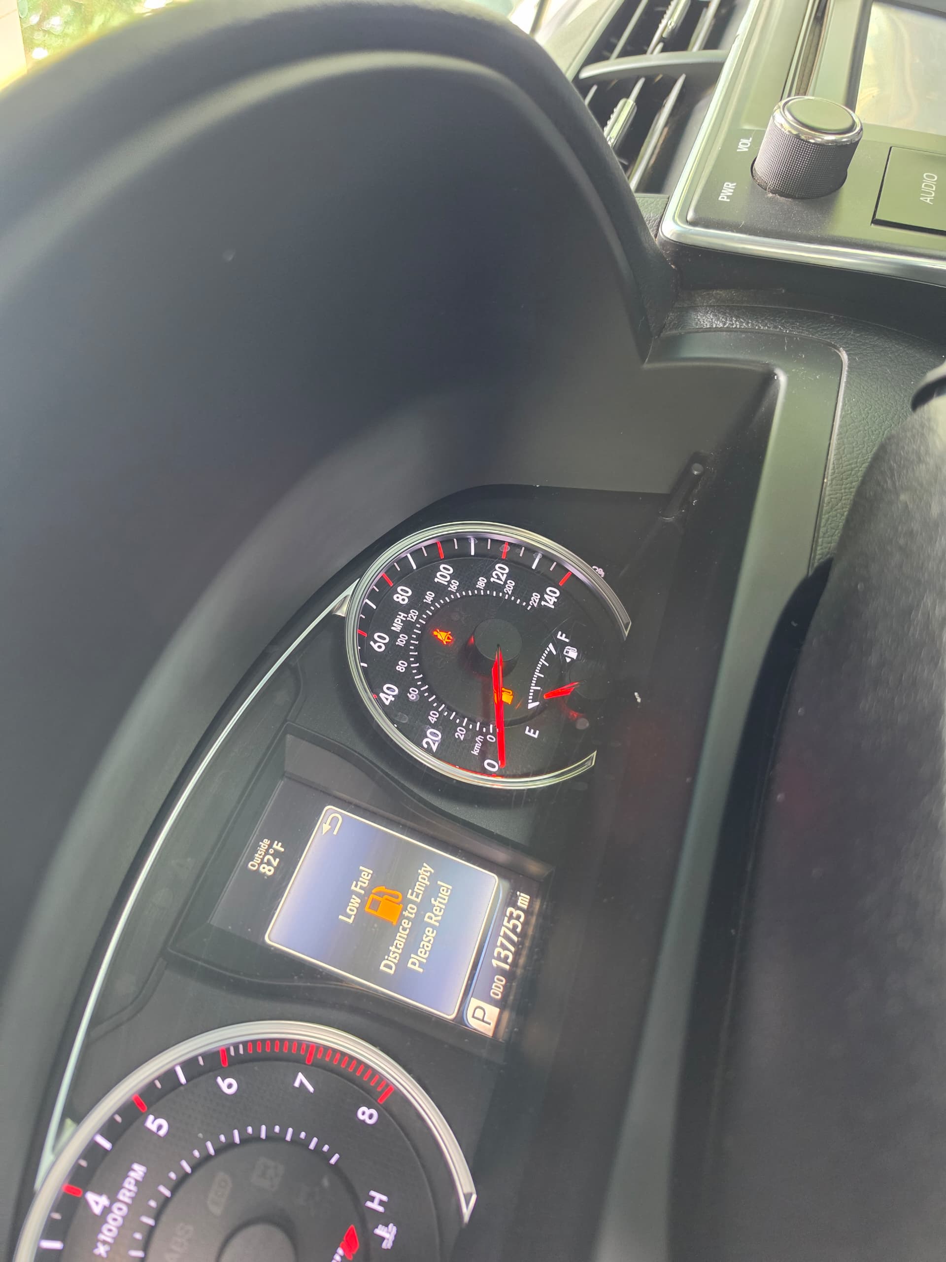 
								QUICKEST SWEET DEAL:  EXTREMELY SHARP HIGEHST GRADE FOREIGN USED 2015 ON BELT TOYOTA CAMRY SE WITH MINT INTERIOR, NO SINGLE 9JA PAINT WITH UNTAMPARED ENGINE ND GEAR.GOING FOR JUST 15M. NO SUNROOFp full									