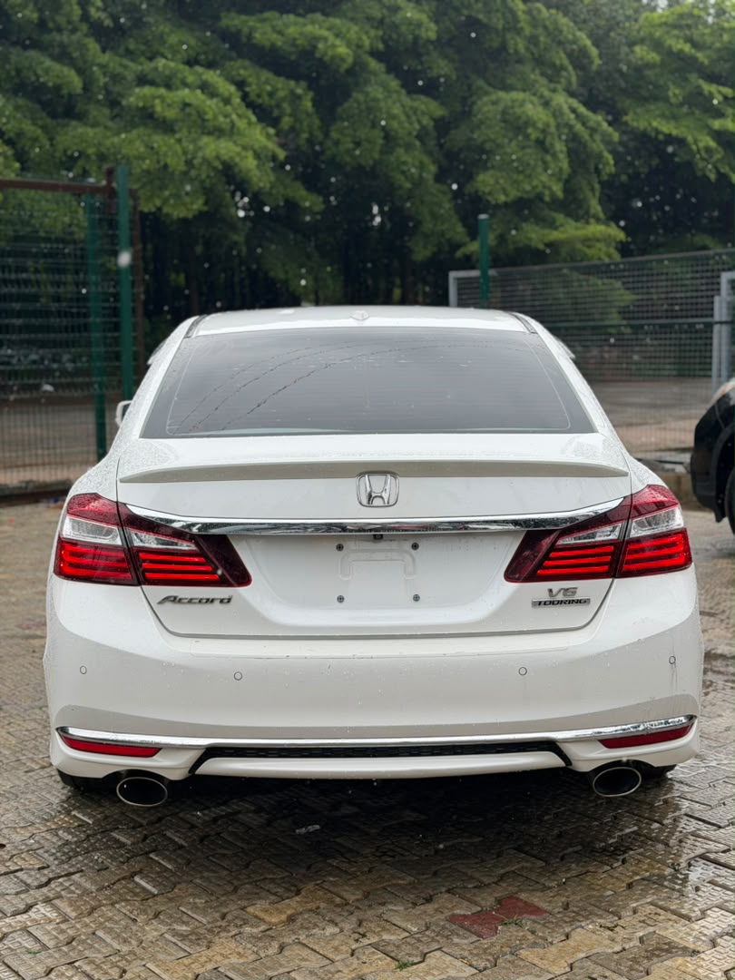 
								Foreign used 2016 Honda Accord V6 touring keyless sunroof wireless charger July 2026 duty  🏷️20M Gwarinpa full									