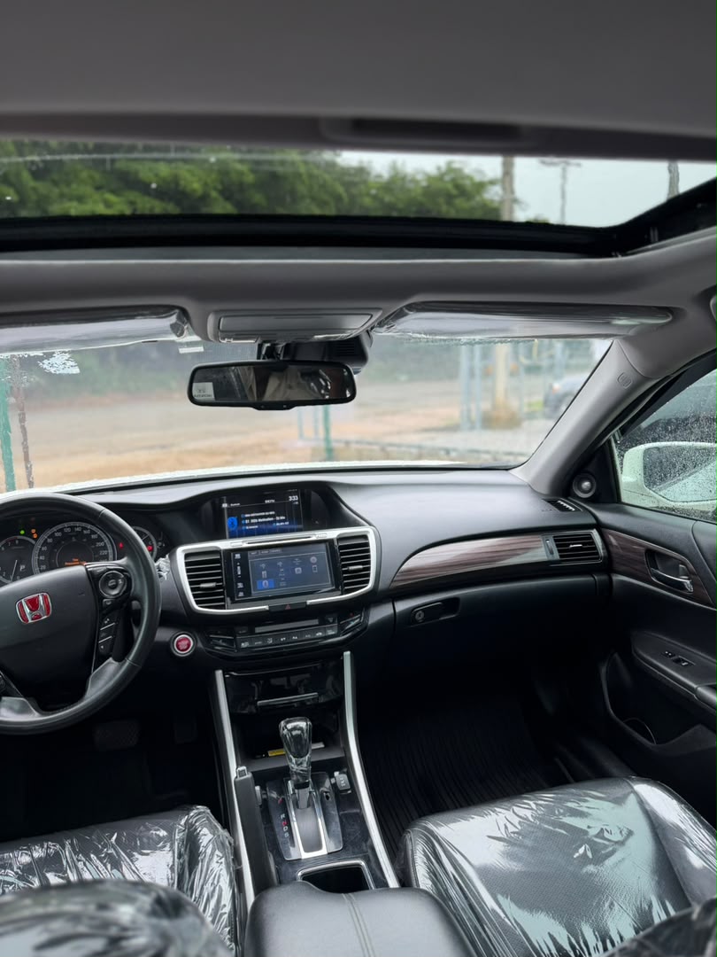 
								Foreign used 2016 Honda Accord V6 touring keyless sunroof wireless charger July 2026 duty  🏷️20M Gwarinpa full									
