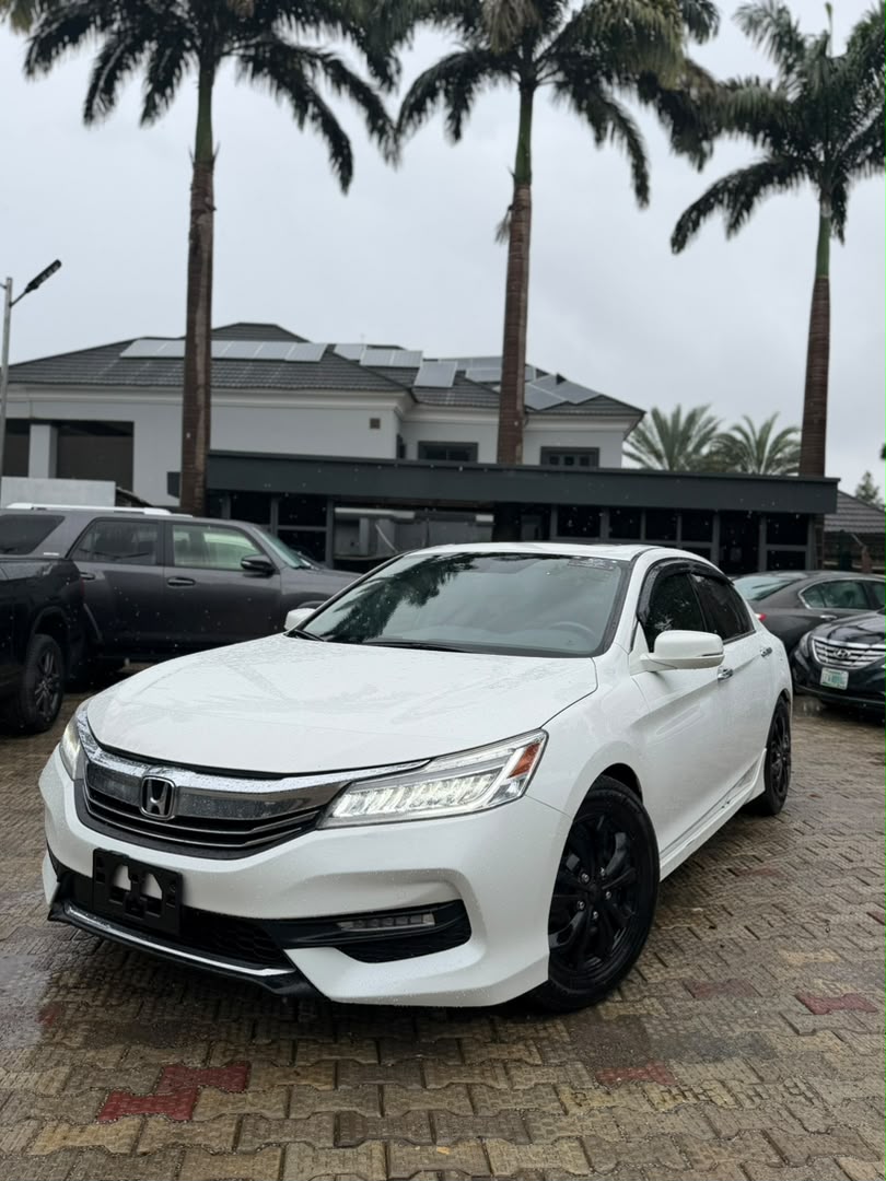 
								Foreign used 2016 Honda Accord V6 touring keyless sunroof wireless charger July 2026 duty  🏷️20M Gwarinpa full									