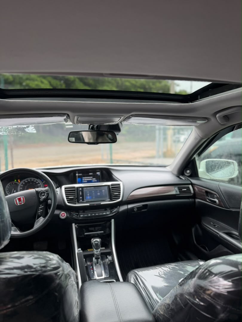 
								Foreign used 2016 Honda Accord V6 touring keyless sunroof wireless charger July 2026 duty  🏷️20M Gwarinpa full									