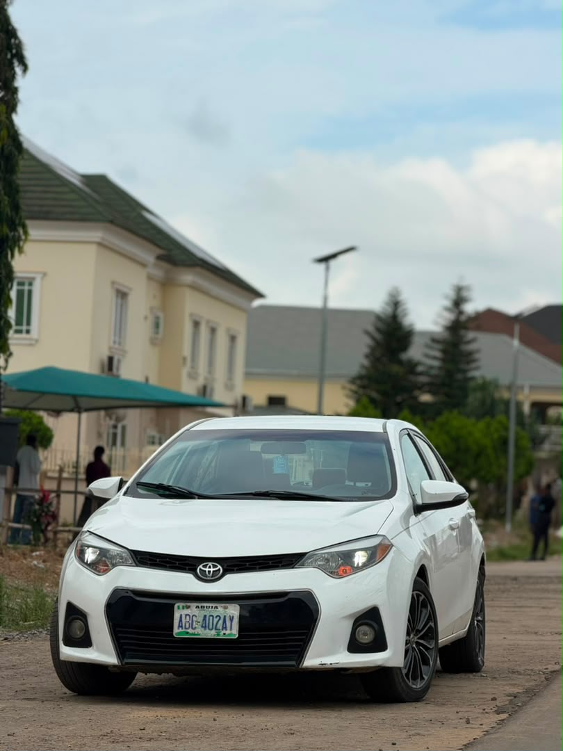 
								NEATLY USED TOYOTA COROLLA SPORT KEY ENTRY 2015 DUTY FOR JUST 9.9m ABUJA full									