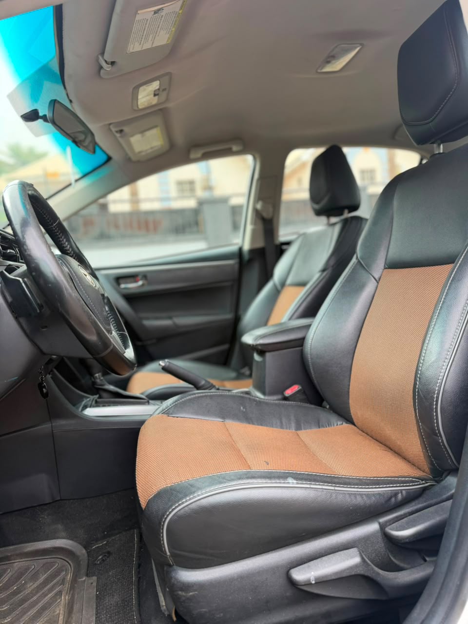 
								NEATLY USED TOYOTA COROLLA SPORT KEY ENTRY 2015 DUTY FOR JUST 9.9m ABUJA full									
