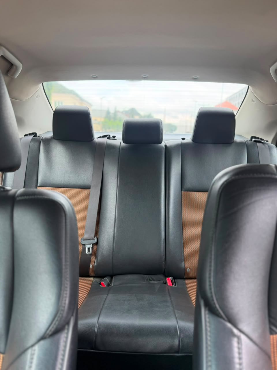 
								NEATLY USED TOYOTA COROLLA SPORT KEY ENTRY 2015 DUTY FOR JUST 9.9m ABUJA full									