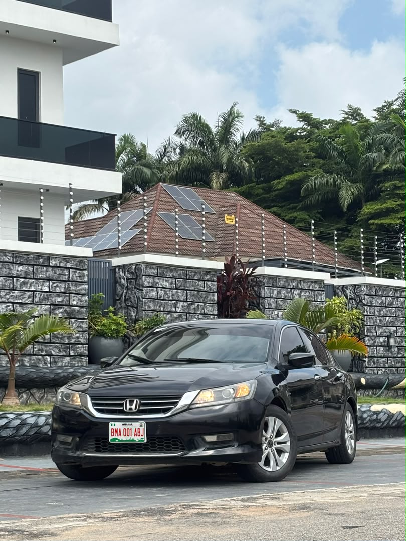 
								DISTRESS ‼️ NEATLY USED 2013 HONDA ACCORD WITH CLEAR DOCUMENTS ✅ DOUBLE SCREEN ‼️ REVERSE CAMERA‼️ EVERYTHING BLESSED‼️ AC FREEZING ‼️HEADED FOR 7.999MILLION NAIRA NET full									