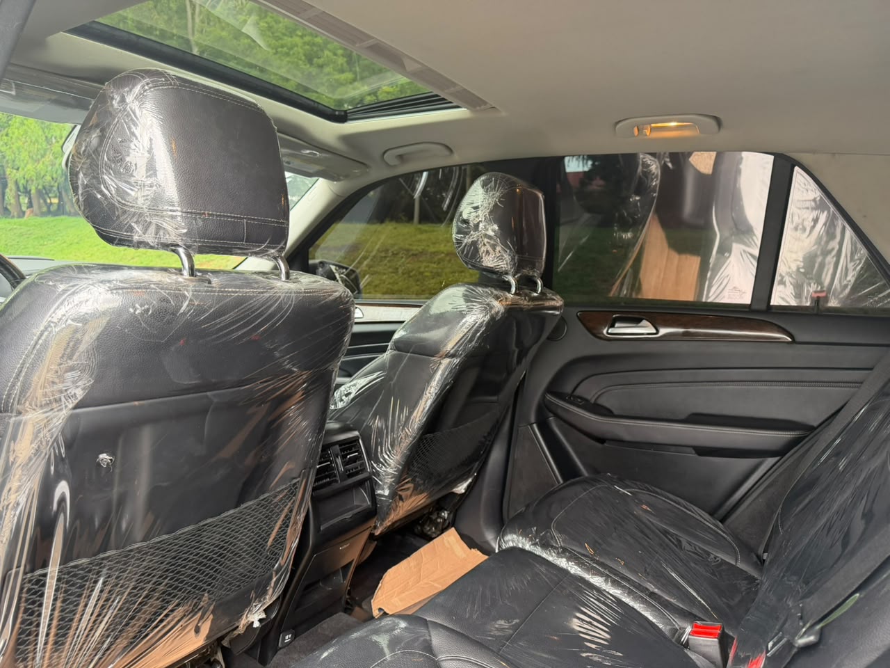 
								NeW ArriVaL🚀   A-GraDe ExTreMeLy CleaN FOREIGN USED 2014 ML350 MERCEDES BENZ 4MATIC Available In MinT ConDiTioN….Too Frosh In & OuT, Keyless, Sunroof, Black Leather SeaT, Mouse Control, Running board light WiTh Custom DuTy Going for Just 24.5m OnLy  AbuJa LoKaTioN full									