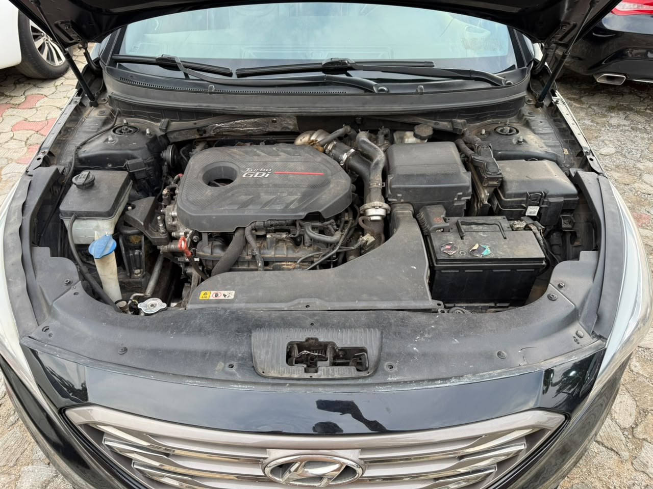 
								FEW MONTHS USED  HYUNDAI SONATA 2016.    PUSH TO START, Buy and drive, Nothing to fix, everything working perfectly.   Buy and drive.   💰 10.8 M net 📍Abuja  🚨 Hurry before SOLD! full									