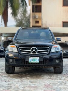 CLEAN 2010 MERCEDES GLK IN PRISTINE CONDITION AVAILABLE, COMES WITH COLLISION SENSORS PRICE: 9.5M