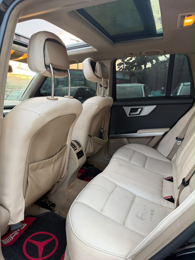 
								CLEAN 2010 MERCEDES GLK IN PRISTINE CONDITION AVAILABLE, COMES WITH COLLISION SENSORS PRICE: 9.5M full									