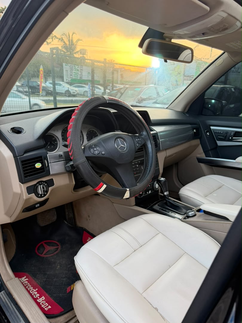 
								CLEAN 2010 MERCEDES GLK IN PRISTINE CONDITION AVAILABLE, COMES WITH COLLISION SENSORS PRICE: 9.5M full									