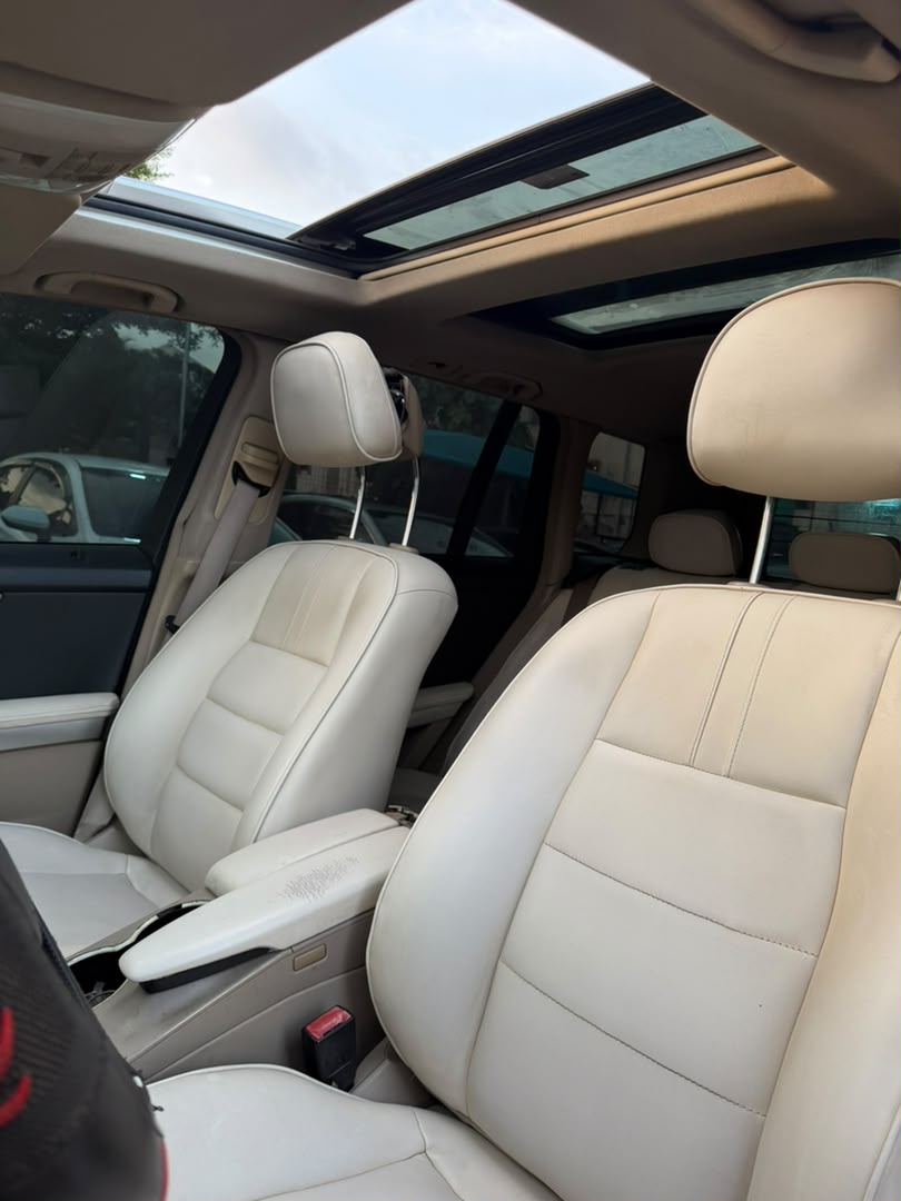 
								CLEAN 2010 MERCEDES GLK IN PRISTINE CONDITION AVAILABLE, COMES WITH COLLISION SENSORS PRICE: 9.5M full									