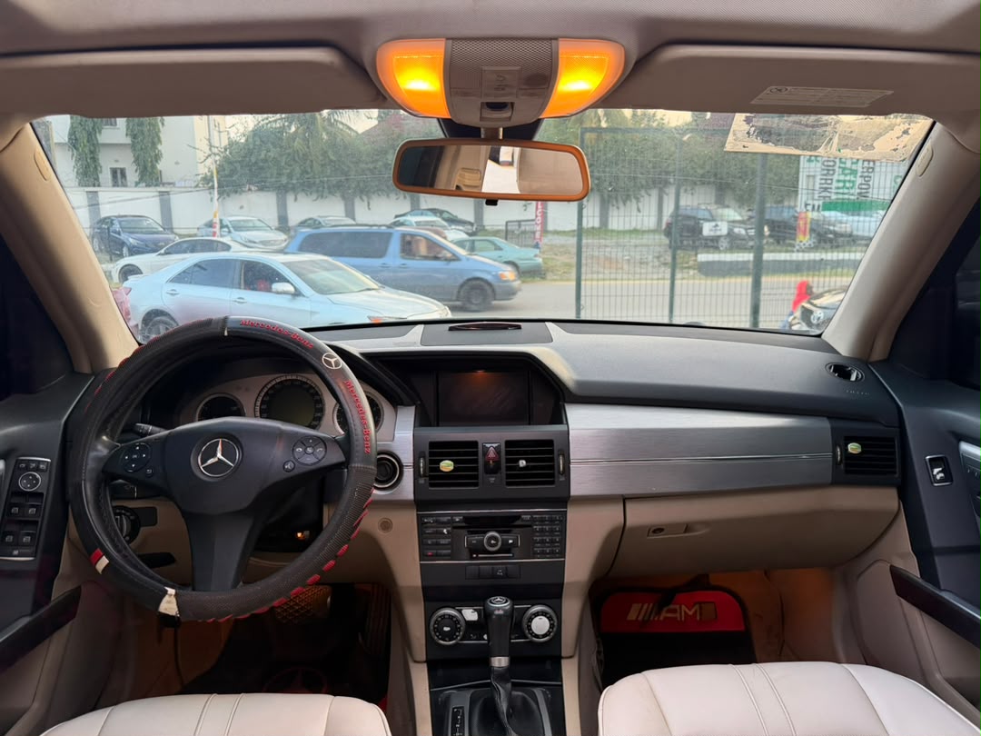 
								CLEAN 2010 MERCEDES GLK IN PRISTINE CONDITION AVAILABLE, COMES WITH COLLISION SENSORS PRICE: 9.5M full									