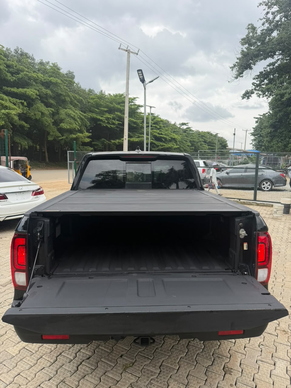 
								FOREIGN USED 2017 HONDA RIDGELINE DOUBLE CABIN WITH V6 ENGINE AWD COMES WITH KEYLESS SUNROOF AUXILIARY GEAR LDW SIDE MIRROR CAMERA CUSTOM PAID 🏷️36M full									