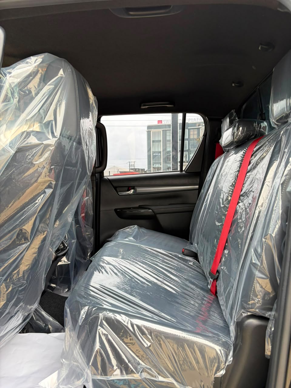 
								Brand new 2025 Toyota Hillux GRSport   With original duty  Going for 98m Abuja deal full									