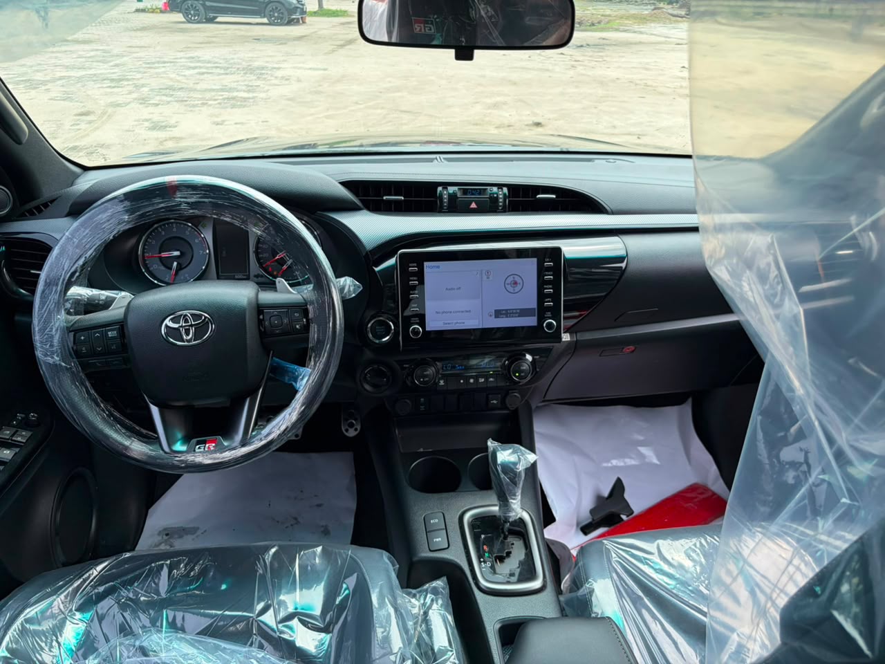 
								Brand new 2025 Toyota Hillux GRSport   With original duty  Going for 98m Abuja deal full									