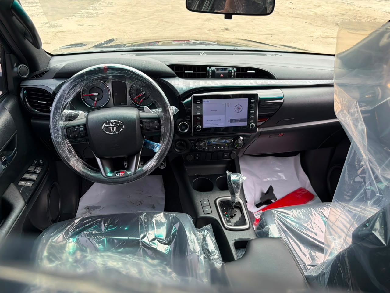 
								Brand new 2025 Toyota Hillux GRSport   With original duty  Going for 98m Abuja deal full									