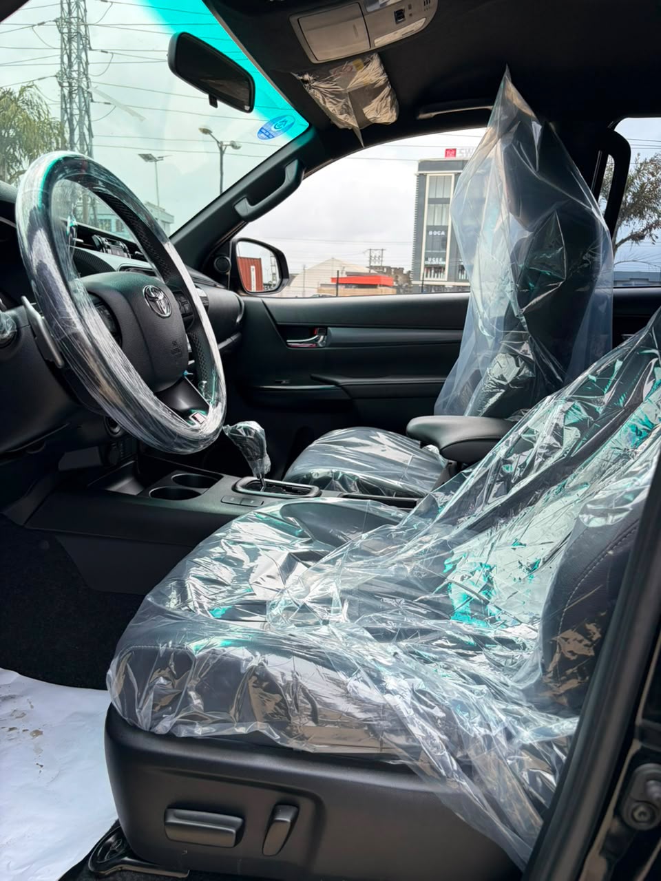 
								Brand new 2025 Toyota Hillux GRSport   With original duty  Going for 98m Abuja deal full									