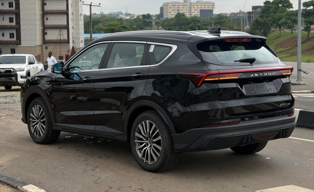 
								BRAND NEW 2025 JETOUR X7 PHEV WITH 360 CAMERA, PANORAMIC ROOF WITH ORIGINAL CUSTOM DUTY GOING FOR 65.5M ABUJA DEAL full									