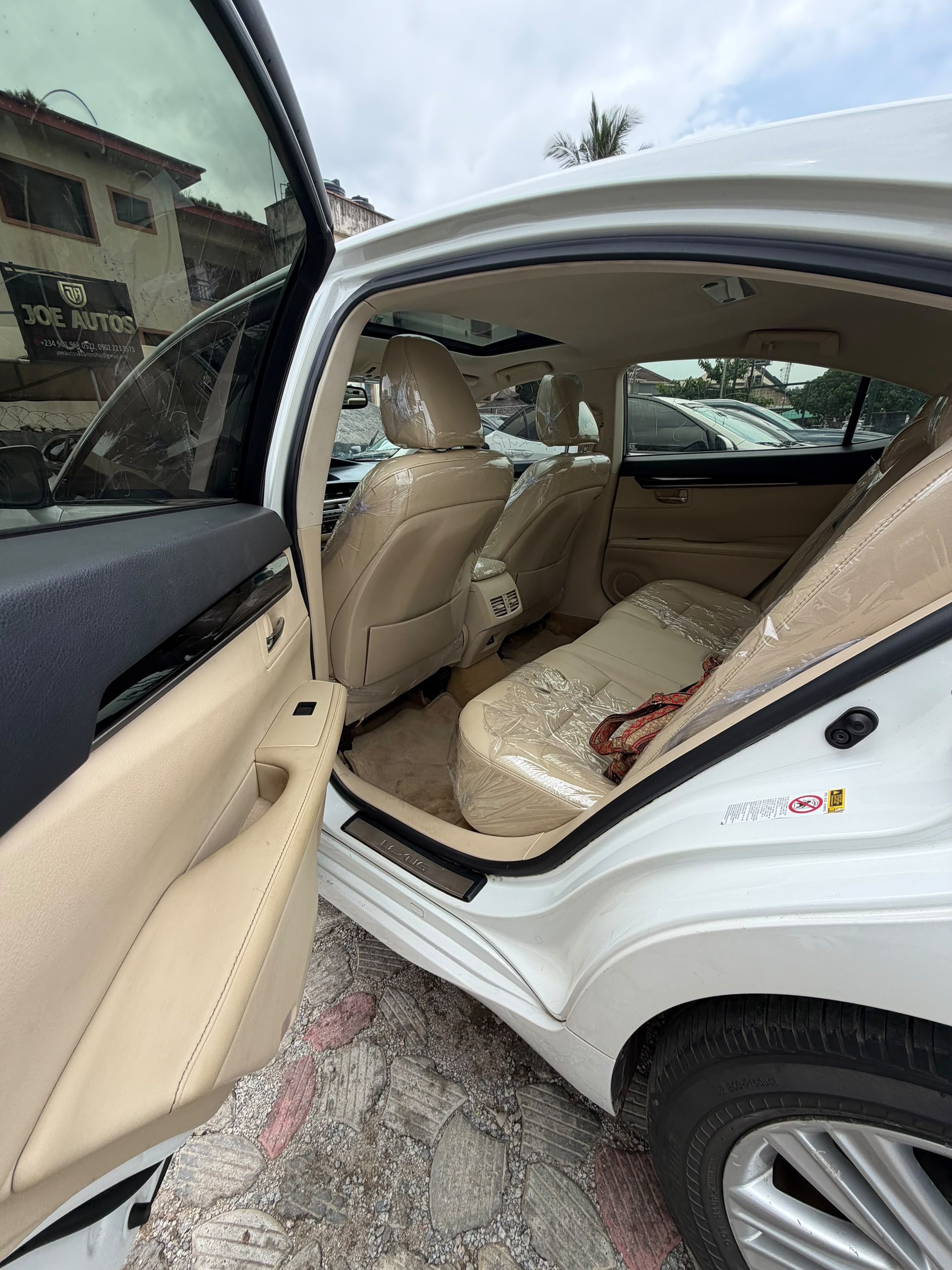 
								QUICK SALE!! 🚨  Foreign Used Lexus ES350 Extremely clean • Everything working perfectly • Buy & Drive  💰 ₦16.5 Million 📍 Abuja full									