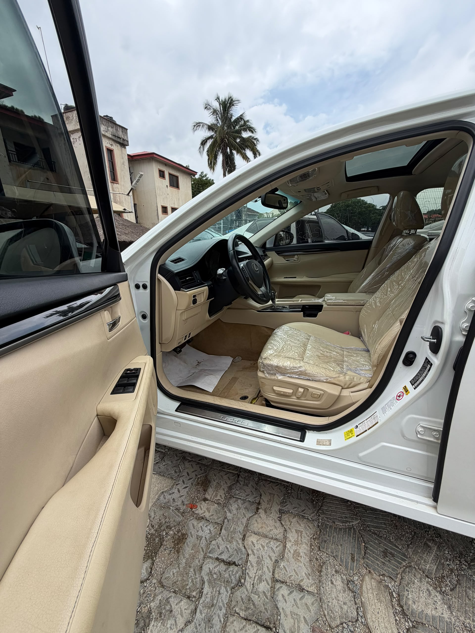 
								QUICK SALE!! 🚨  Foreign Used Lexus ES350 Extremely clean • Everything working perfectly • Buy & Drive  💰 ₦16.5 Million 📍 Abuja full									
