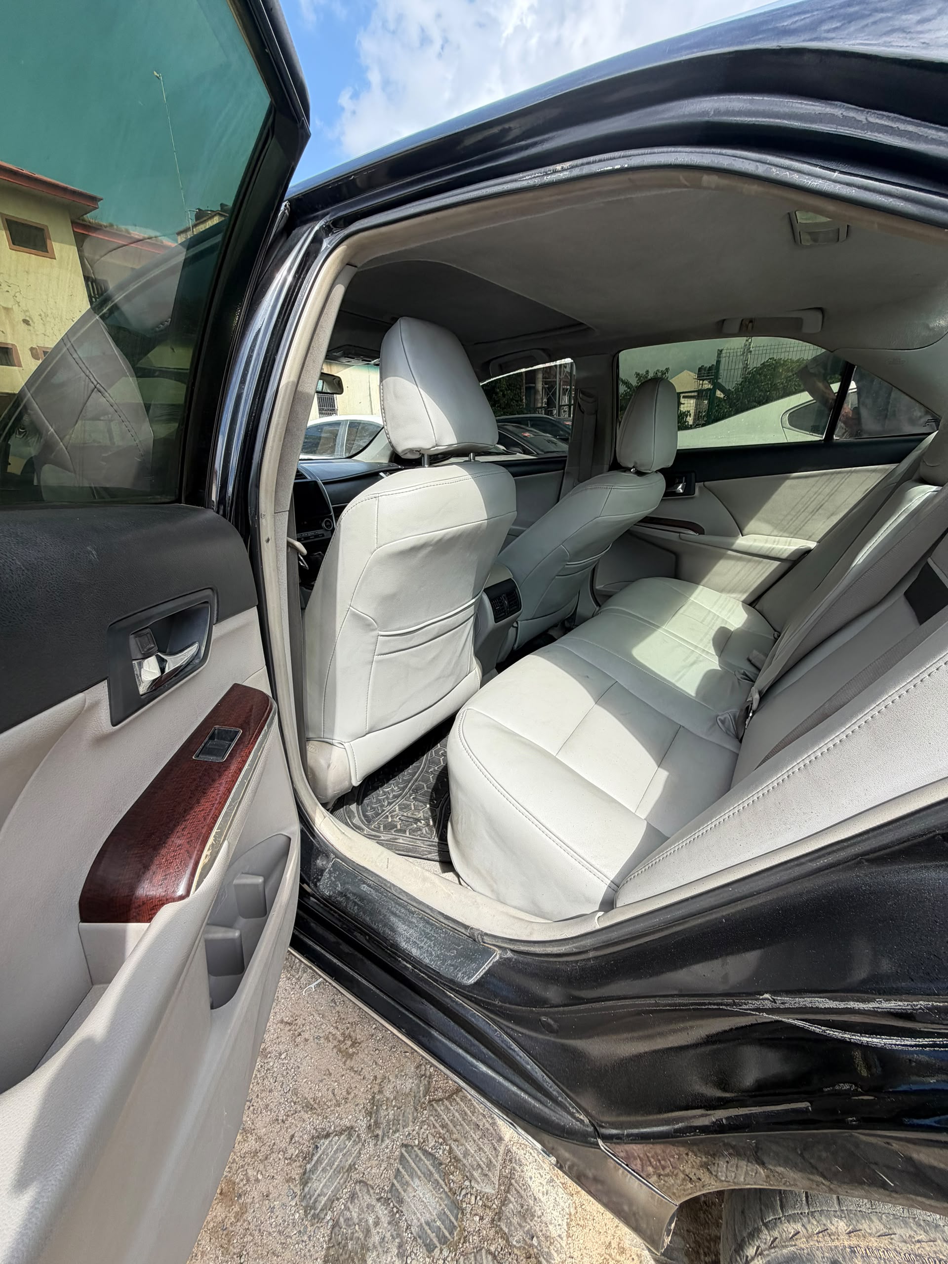 
								Used 2012 Toyota Camry XLE  Everything working perfectly • Buy & Drive  💰 ₦9.2 Million 📍 Abuja full									