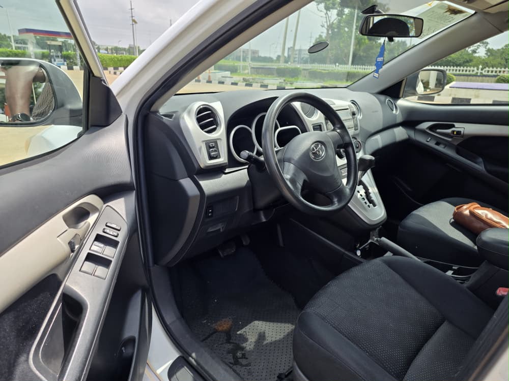 
								Extremely clean Highest grade 2010 Toyota Matrix S with July 2026 Duty first body with no single paint going for just 11m 100k sambo full									