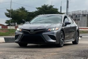 FOREIGN USED 2018 TOYOTA CAMRY SE WITH ORIGINAL CUSTOM DUTY FULLY PAID GOING FOR 22.5M ABUJA DEAL