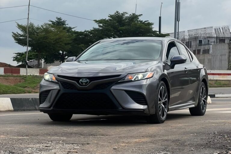 FOREIGN USED 2018 TOYOTA CAMRY SE WITH ORIGINAL CUSTOM DUTY FULLY PAID GOING FOR 22.5M ABUJA DEAL