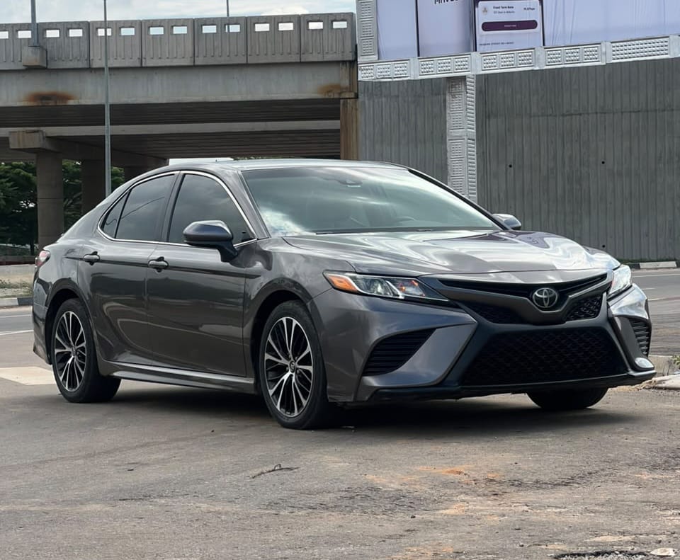 
								FOREIGN USED 2018 TOYOTA CAMRY SE WITH ORIGINAL CUSTOM DUTY FULLY PAID GOING FOR 22.5M ABUJA DEAL full									