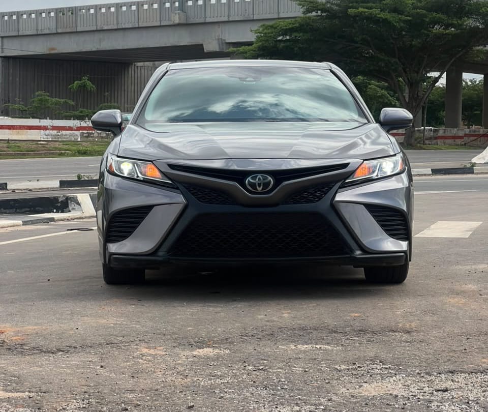 
								FOREIGN USED 2018 TOYOTA CAMRY SE WITH ORIGINAL CUSTOM DUTY FULLY PAID GOING FOR 22.5M ABUJA DEAL full									