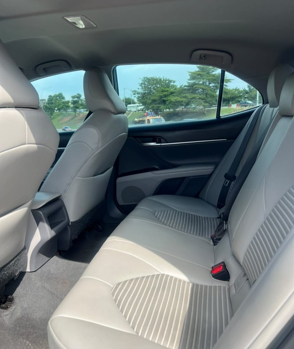 
								FOREIGN USED 2018 TOYOTA CAMRY SE WITH ORIGINAL CUSTOM DUTY FULLY PAID GOING FOR 22.5M ABUJA DEAL full									