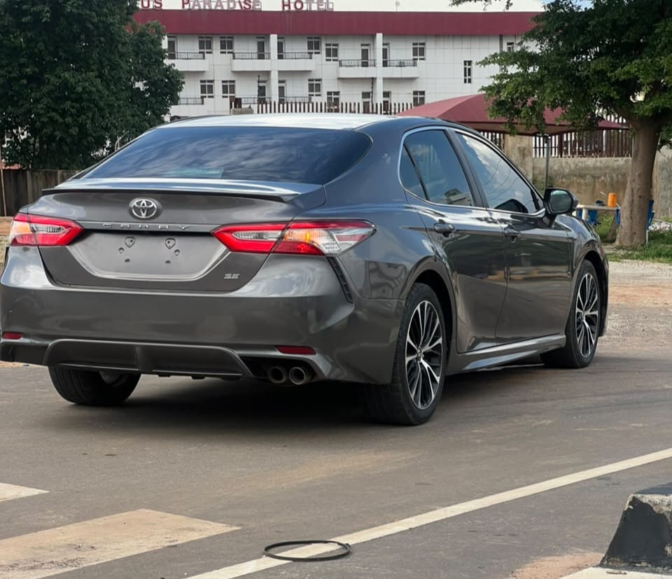 
								FOREIGN USED 2018 TOYOTA CAMRY SE WITH ORIGINAL CUSTOM DUTY FULLY PAID GOING FOR 22.5M ABUJA DEAL full									