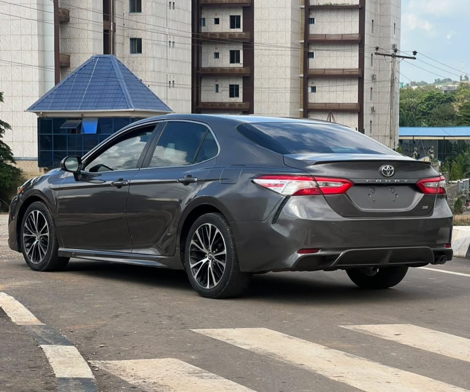 
								FOREIGN USED 2018 TOYOTA CAMRY SE WITH ORIGINAL CUSTOM DUTY FULLY PAID GOING FOR 22.5M ABUJA DEAL full									