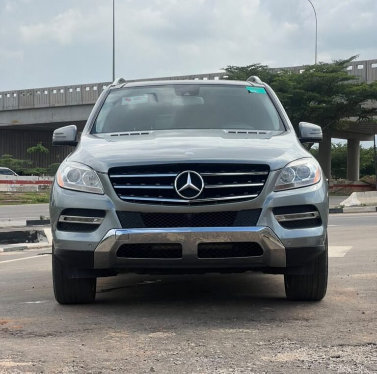 FOREIGN USED 2015 MERCEDES-BENZ ML350 NOTHING TO FIX CLEAN TITLE WITH ORIGINAL CUSTOM DUTY FULLY PAID GOING FOR 27M ABUJA DEAL