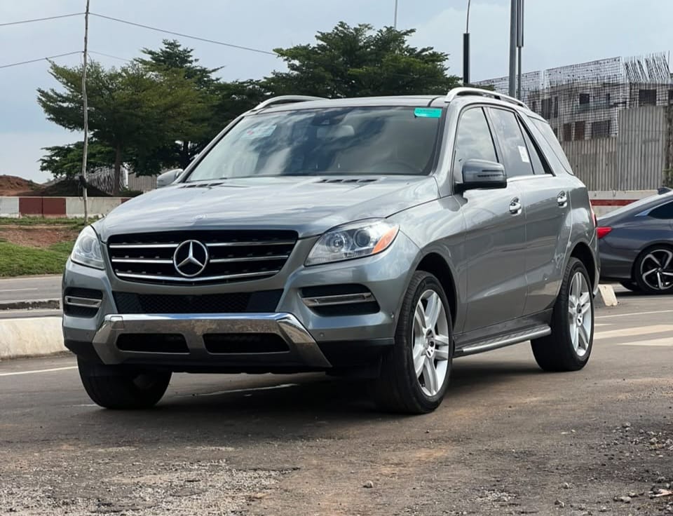 
								FOREIGN USED 2015 MERCEDES-BENZ ML350 NOTHING TO FIX CLEAN TITLE WITH ORIGINAL CUSTOM DUTY FULLY PAID GOING FOR 27M ABUJA DEAL full									