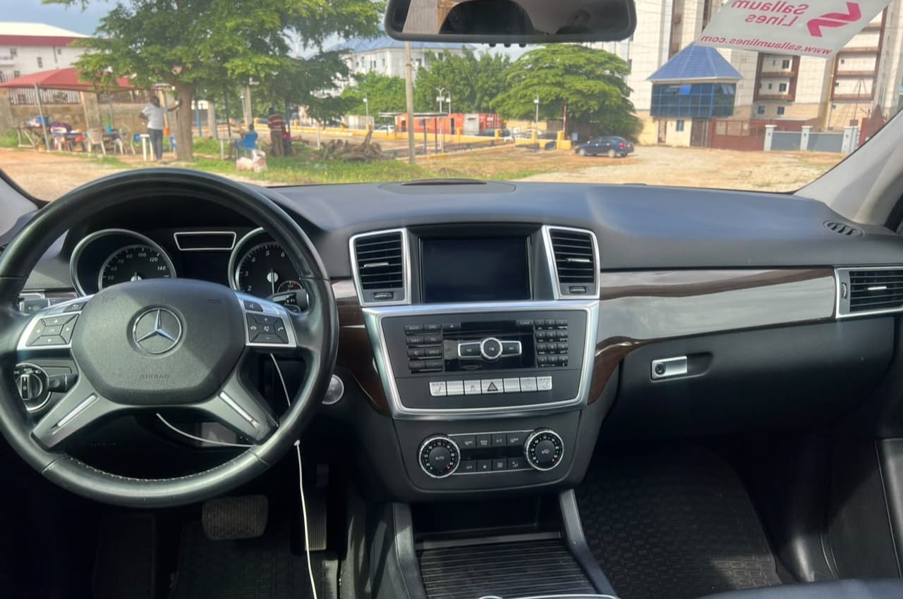 
								FOREIGN USED 2015 MERCEDES-BENZ ML350 NOTHING TO FIX CLEAN TITLE WITH ORIGINAL CUSTOM DUTY FULLY PAID GOING FOR 27M ABUJA DEAL full									