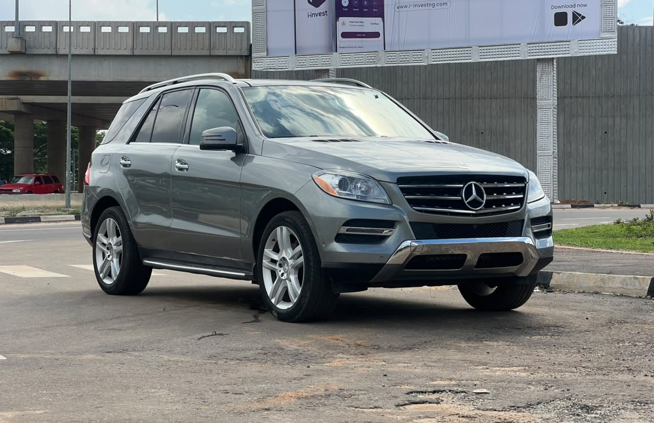 
								FOREIGN USED 2015 MERCEDES-BENZ ML350 NOTHING TO FIX CLEAN TITLE WITH ORIGINAL CUSTOM DUTY FULLY PAID GOING FOR 27M ABUJA DEAL full									