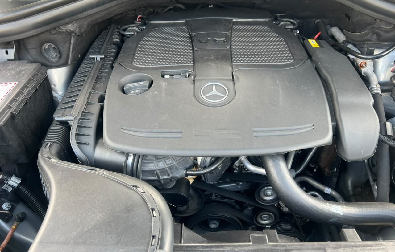 
								FOREIGN USED 2015 MERCEDES-BENZ ML350 NOTHING TO FIX CLEAN TITLE WITH ORIGINAL CUSTOM DUTY FULLY PAID GOING FOR 27M ABUJA DEAL full									