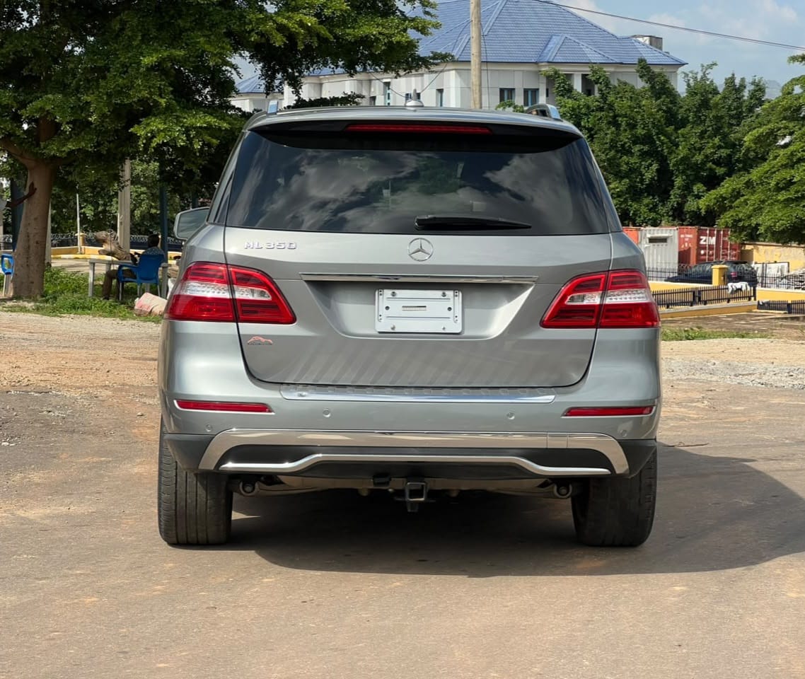 
								FOREIGN USED 2015 MERCEDES-BENZ ML350 NOTHING TO FIX CLEAN TITLE WITH ORIGINAL CUSTOM DUTY FULLY PAID GOING FOR 27M ABUJA DEAL full									