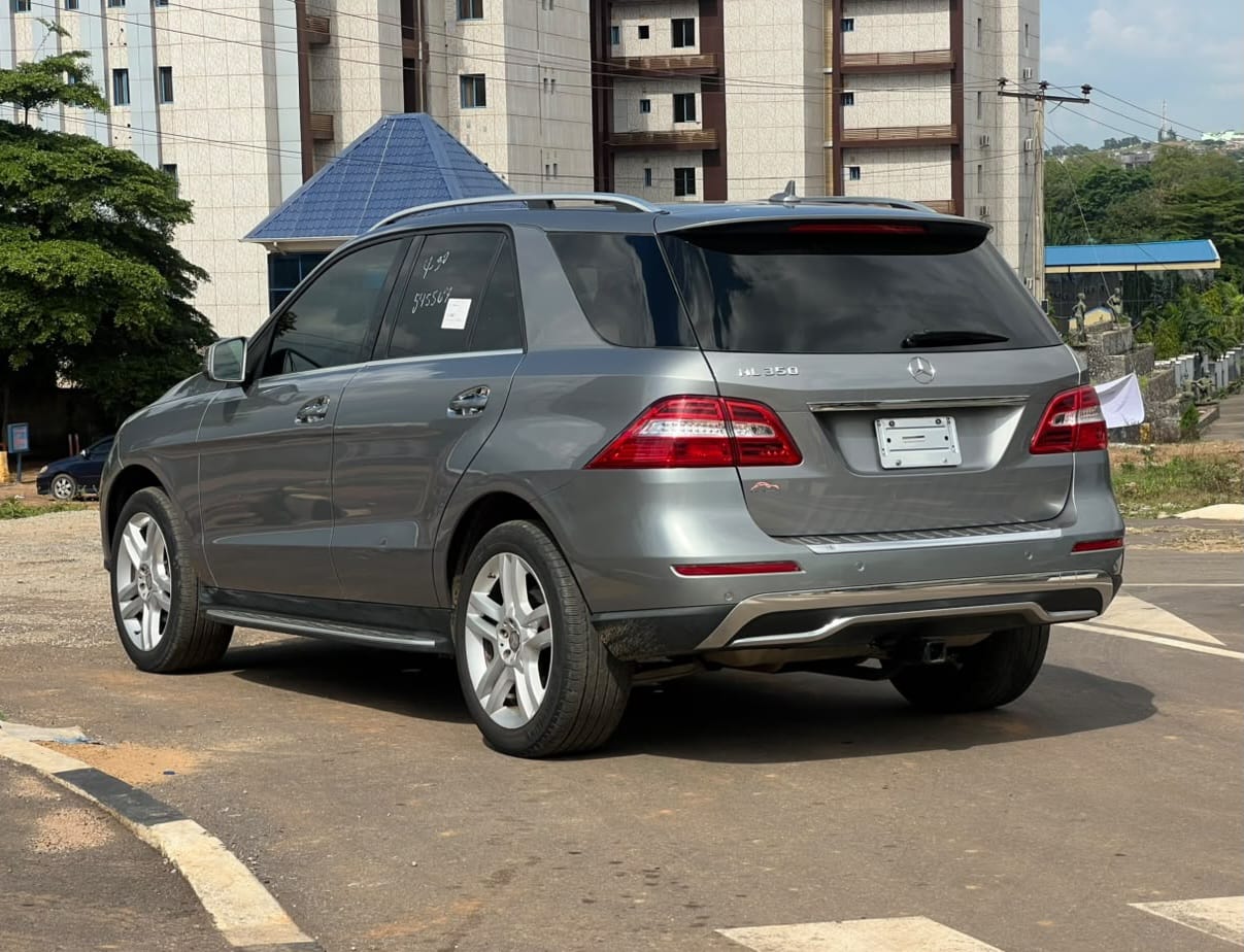 
								FOREIGN USED 2015 MERCEDES-BENZ ML350 NOTHING TO FIX CLEAN TITLE WITH ORIGINAL CUSTOM DUTY FULLY PAID GOING FOR 27M ABUJA DEAL full									