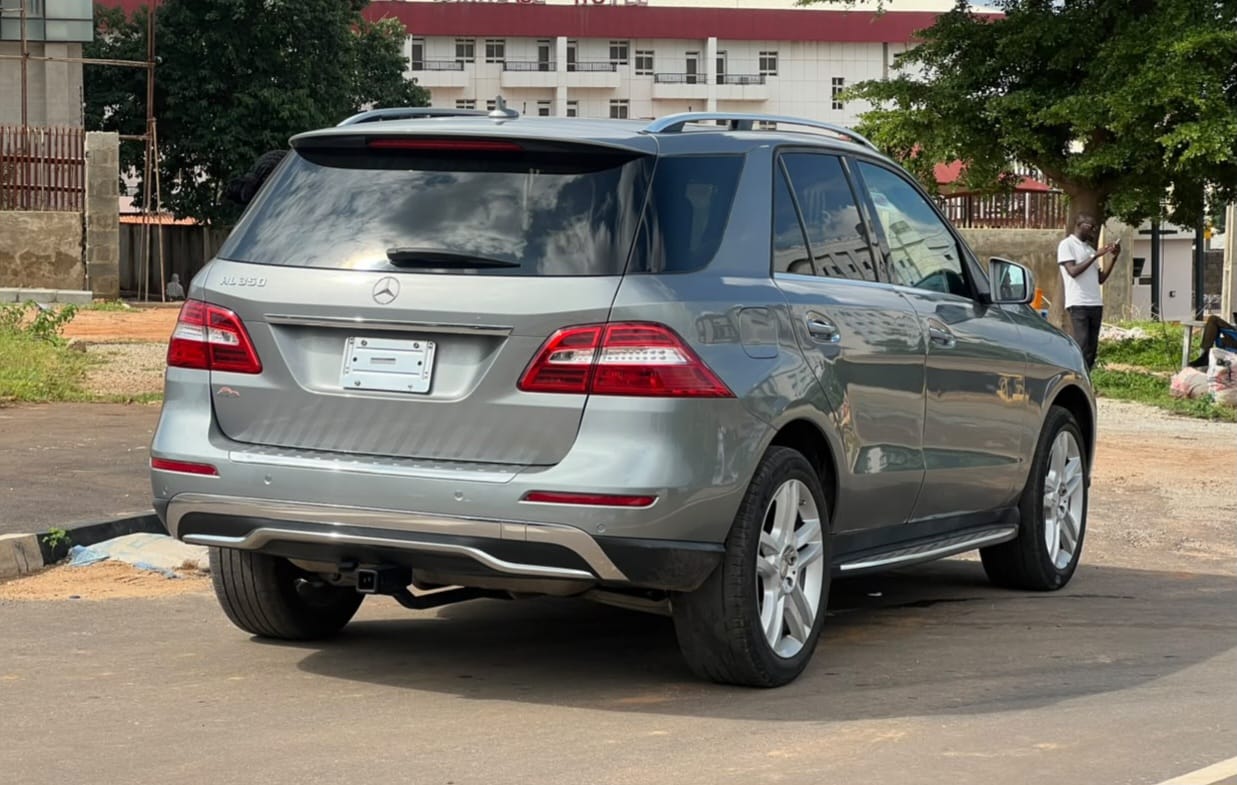 
								FOREIGN USED 2015 MERCEDES-BENZ ML350 NOTHING TO FIX CLEAN TITLE WITH ORIGINAL CUSTOM DUTY FULLY PAID GOING FOR 27M ABUJA DEAL full									