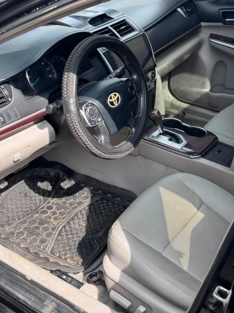 
								Sharp Toyota Camry 2014. XLE with open roof and back Ac vent is available for  9.8million Abuja full									