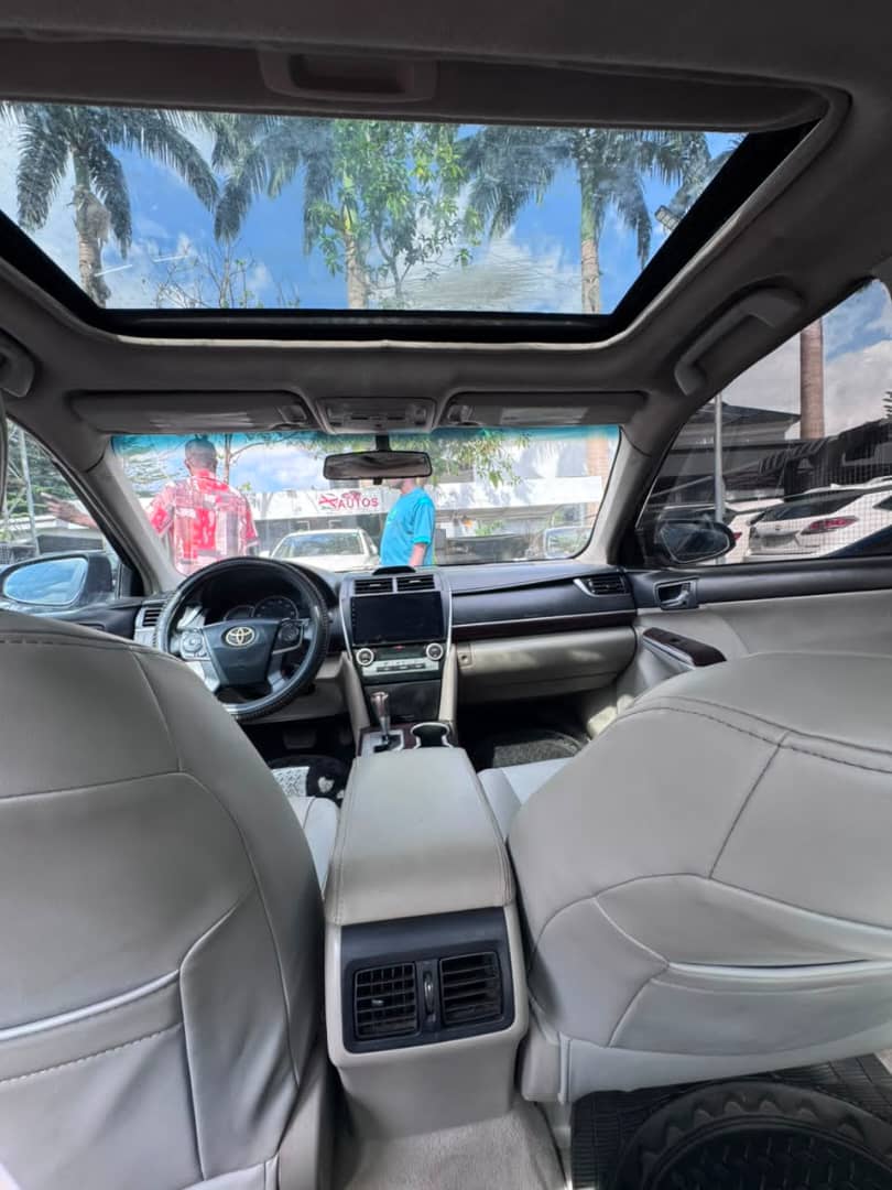 
								Sharp Toyota Camry 2014. XLE with open roof and back Ac vent is available for  9.8million Abuja full									